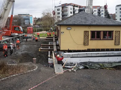 Asle dirigerer plasseringen